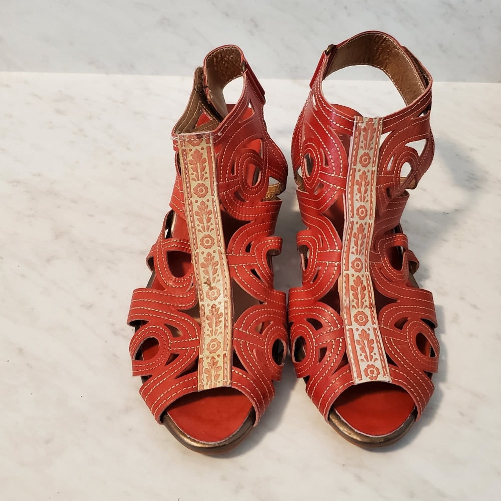 L'Artiste sandals